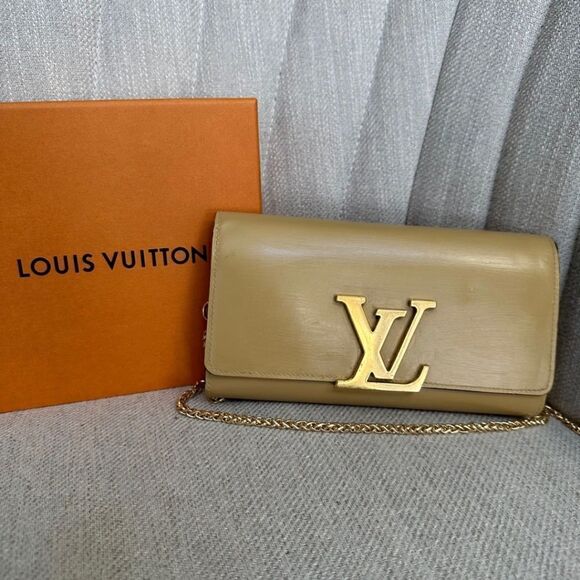 Auth Louis Vuitton LV logo beige crossbody side purse - Picture 1 of 8